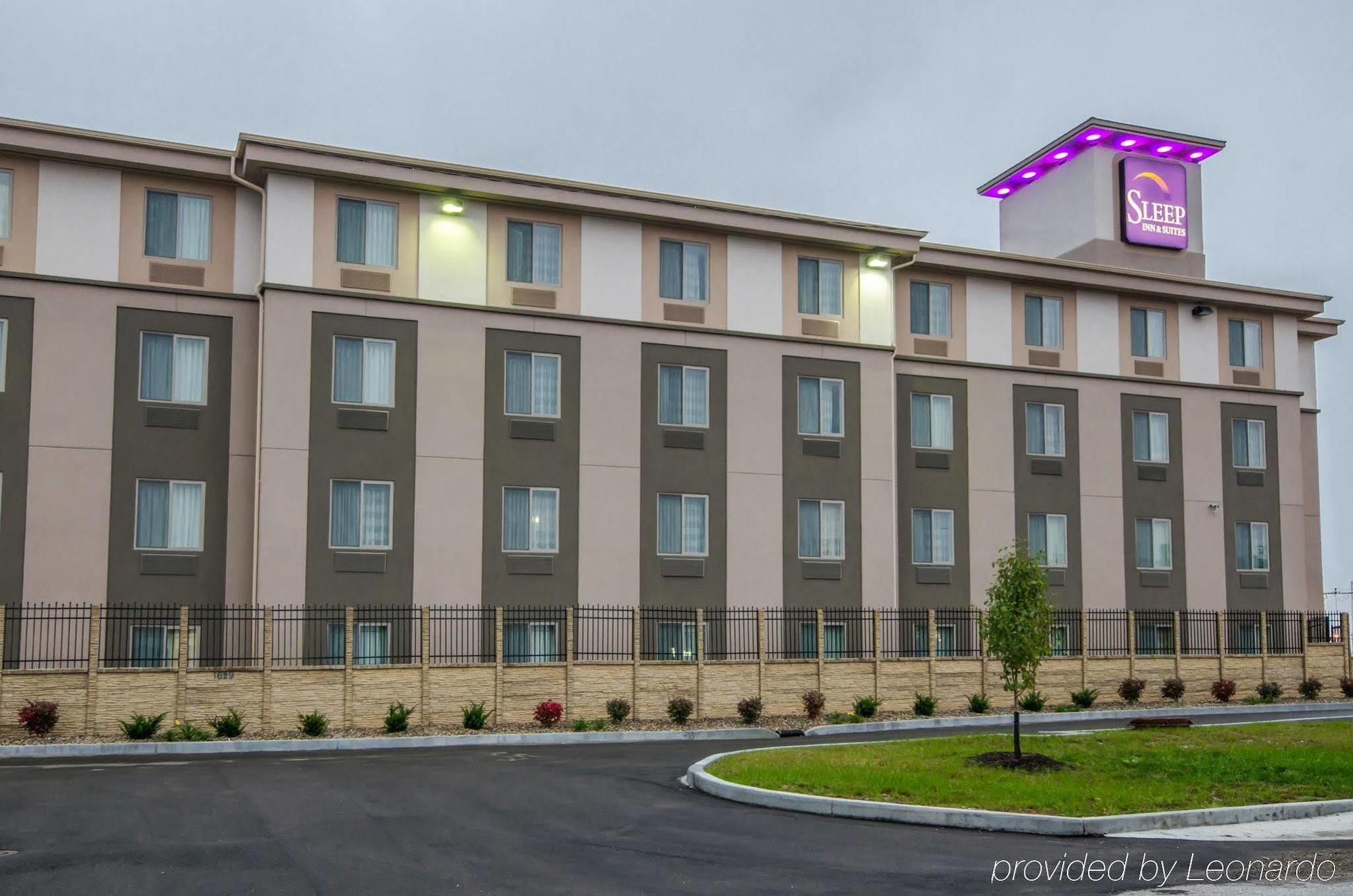 Sleep Inn & Suites And Conference Center Downtown Indianapolis Exterior photo